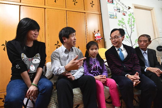 The Secretary for Constitutional and Mainland Affairs, Mr Patrick Nip, visited the Islands District today (January 31) and paid visits to two families in Tung Chung. Picture shows Mr Nip (second right) visiting one of the families and having light chats with them on their everyday life.