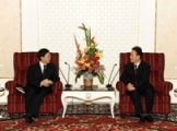 The Executive Vice-governor of the Sichuan Provincial Government, Mr Wei Hong (right), and the Secretary for Constitutional and Mainland Affairs, Mr Stephen Lam, meets in Chengdu today (March 27).