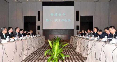 Mr Tang (third left) and Mr Wan (fourth right) jointly preside over the 12th Working Meeting of the Hong Kong/Guangdong Co-operation Joint Conference.