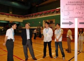 Photo shows the Permanent Secretary for Constitutional and Mainland Affairs, Mr Joshua Law (second from left), visiting the Tai Hing Sports Centre Polling Station in Tuen Mun this (September 7) afternoon.