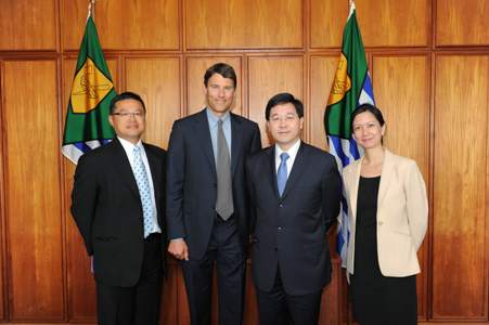 Mr Stephen Lam (second right) with City Councillor Mr Raymond Louie (left), Vancouver Mayor Gregor Robertson (second left) and Ms Maureen Siu after the courtesy call.